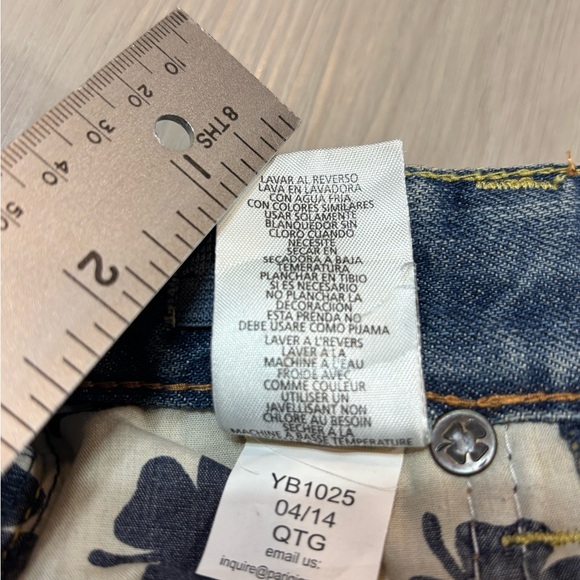 NWT Lucky Brand Blue Jeans with Guitar Detail 2T - Picture 5 of 8